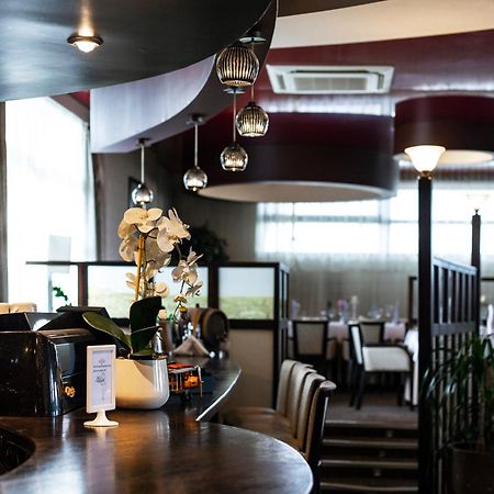 Aviator Hotel Restauracja & Spa パビャニツェ エクステリア 写真