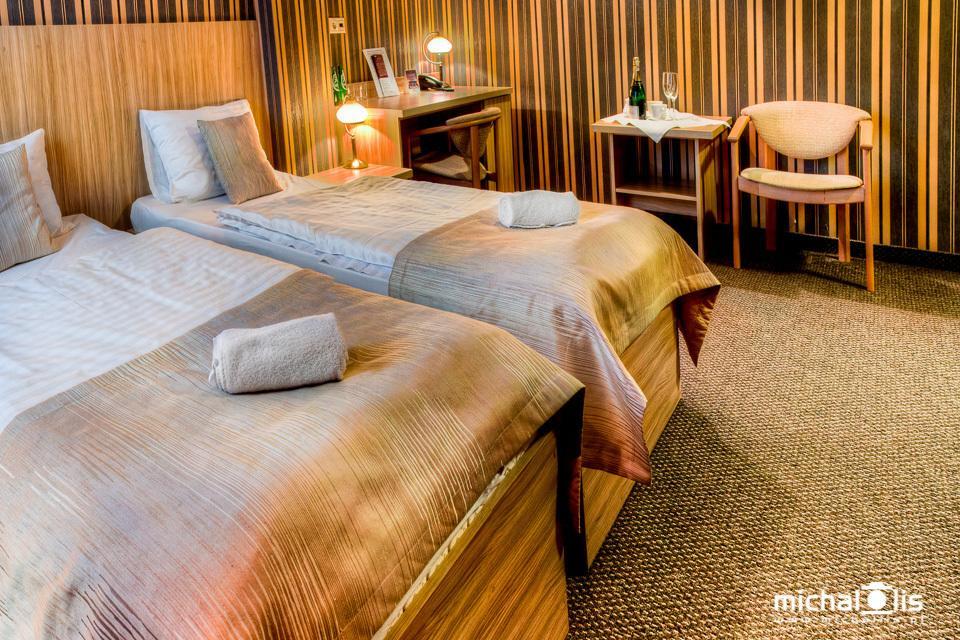 Aviator Hotel Restauracja & Spa パビャニツェ エクステリア 写真