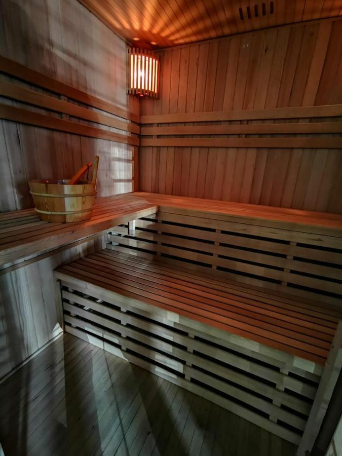 Aviator Hotel Restauracja & Spa パビャニツェ エクステリア 写真