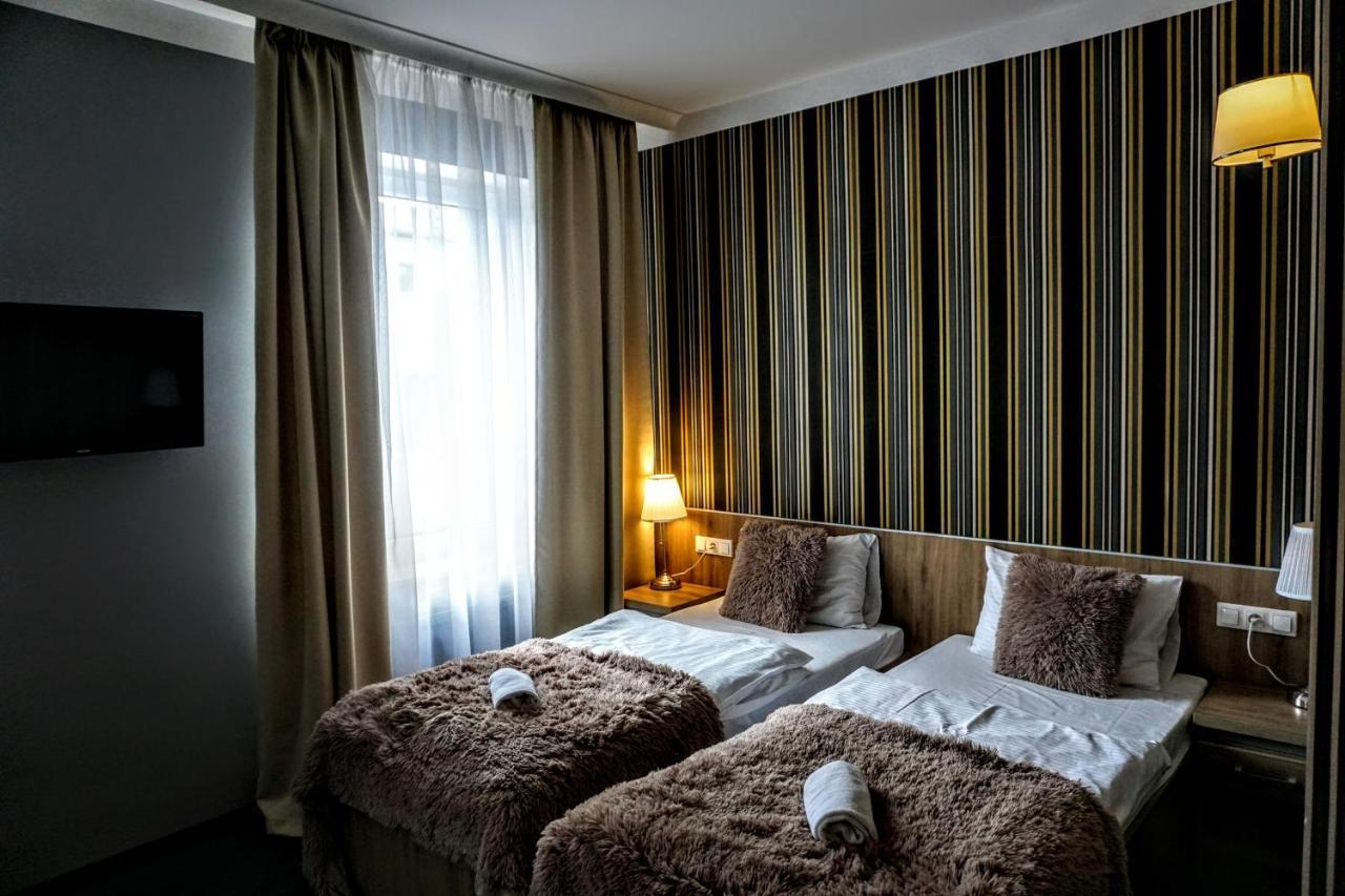 Aviator Hotel Restauracja & Spa パビャニツェ エクステリア 写真
