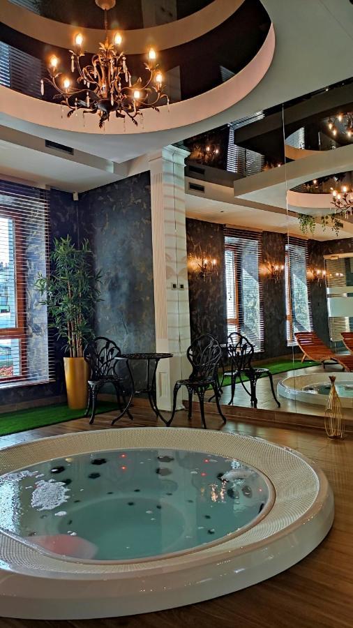 Aviator Hotel Restauracja & Spa パビャニツェ エクステリア 写真