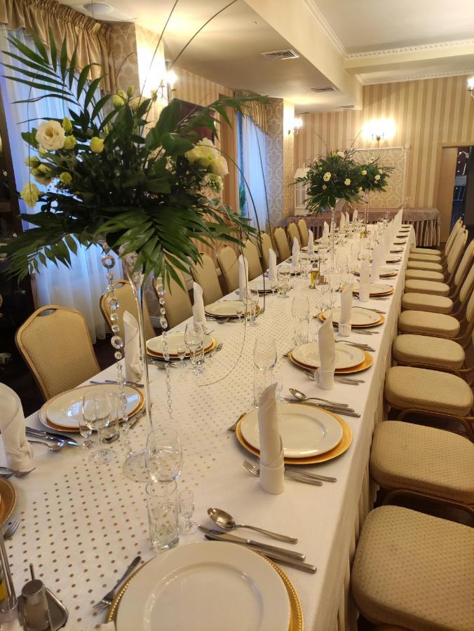 Aviator Hotel Restauracja & Spa パビャニツェ エクステリア 写真