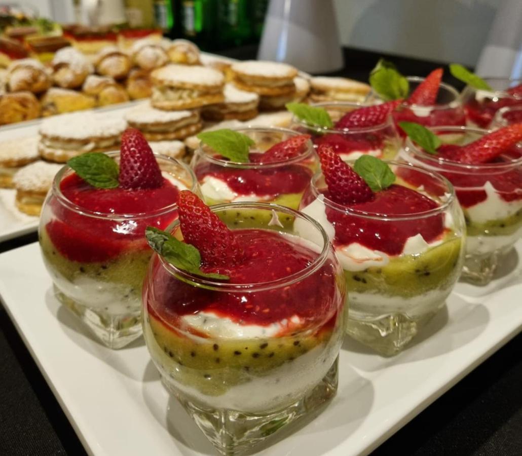Aviator Hotel Restauracja & Spa パビャニツェ エクステリア 写真