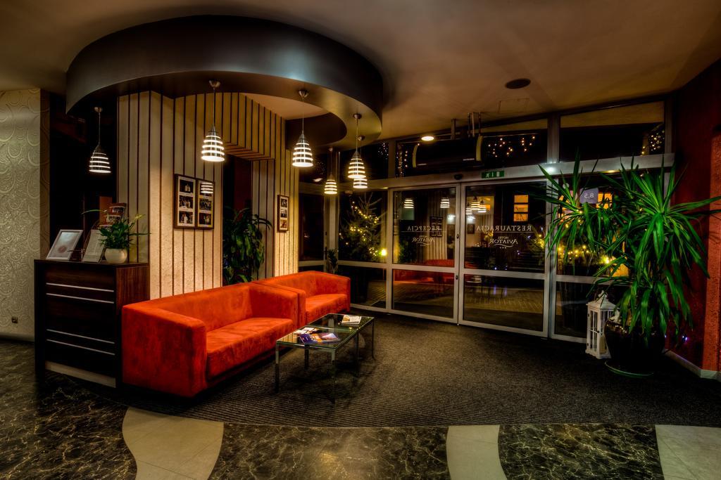 Aviator Hotel Restauracja & Spa パビャニツェ エクステリア 写真