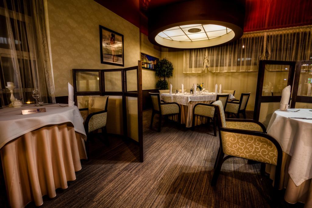 Aviator Hotel Restauracja & Spa パビャニツェ エクステリア 写真