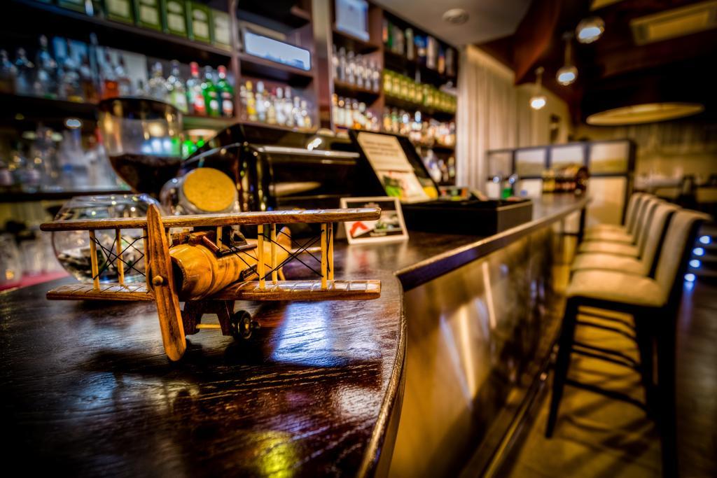 Aviator Hotel Restauracja & Spa パビャニツェ エクステリア 写真