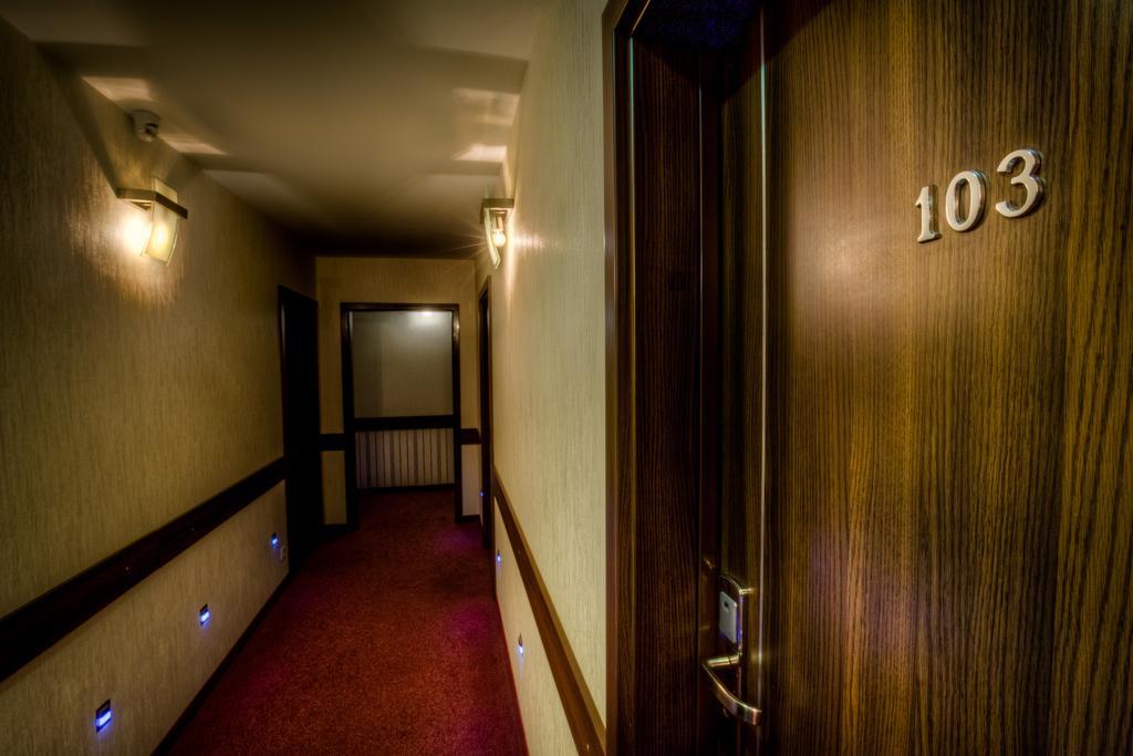 Aviator Hotel Restauracja & Spa パビャニツェ エクステリア 写真
