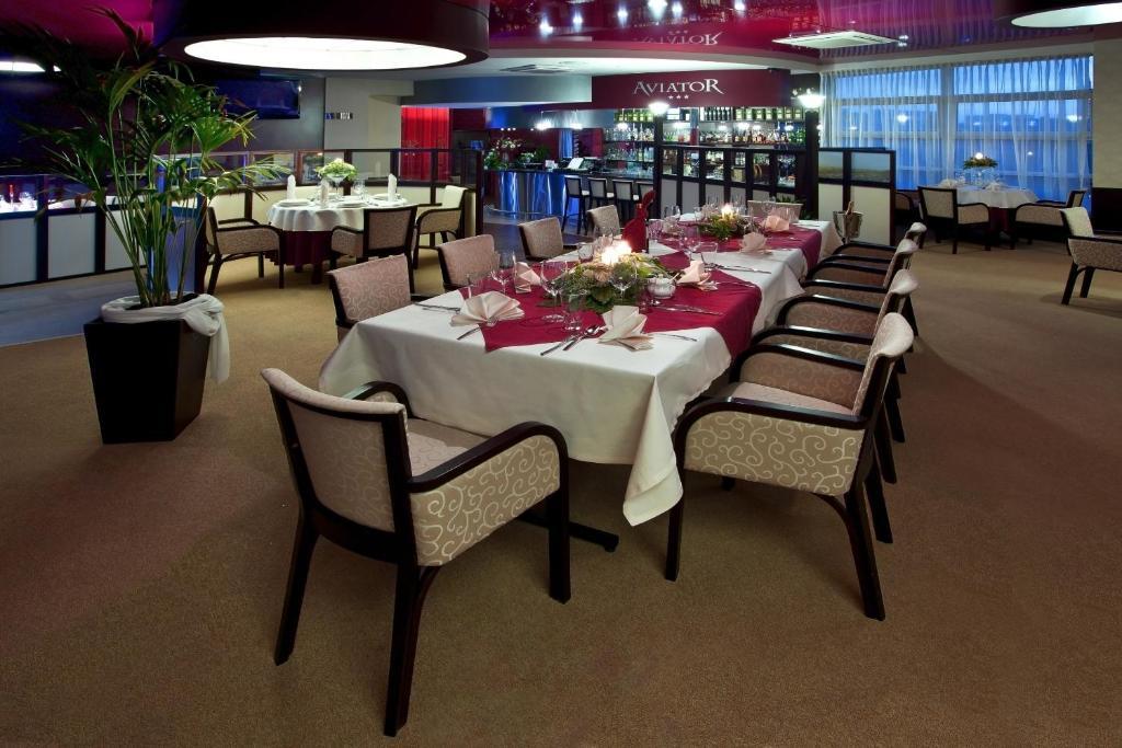 Aviator Hotel Restauracja & Spa パビャニツェ エクステリア 写真