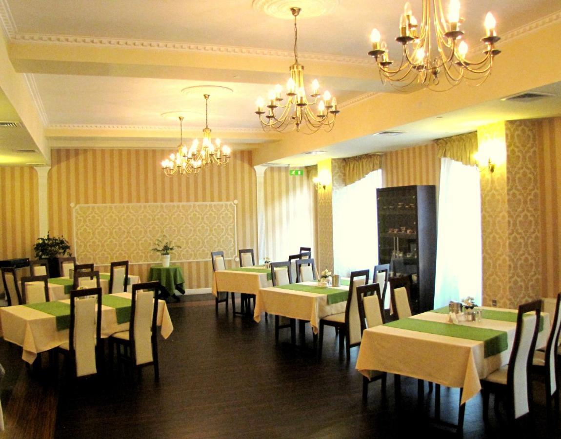 Aviator Hotel Restauracja & Spa パビャニツェ エクステリア 写真